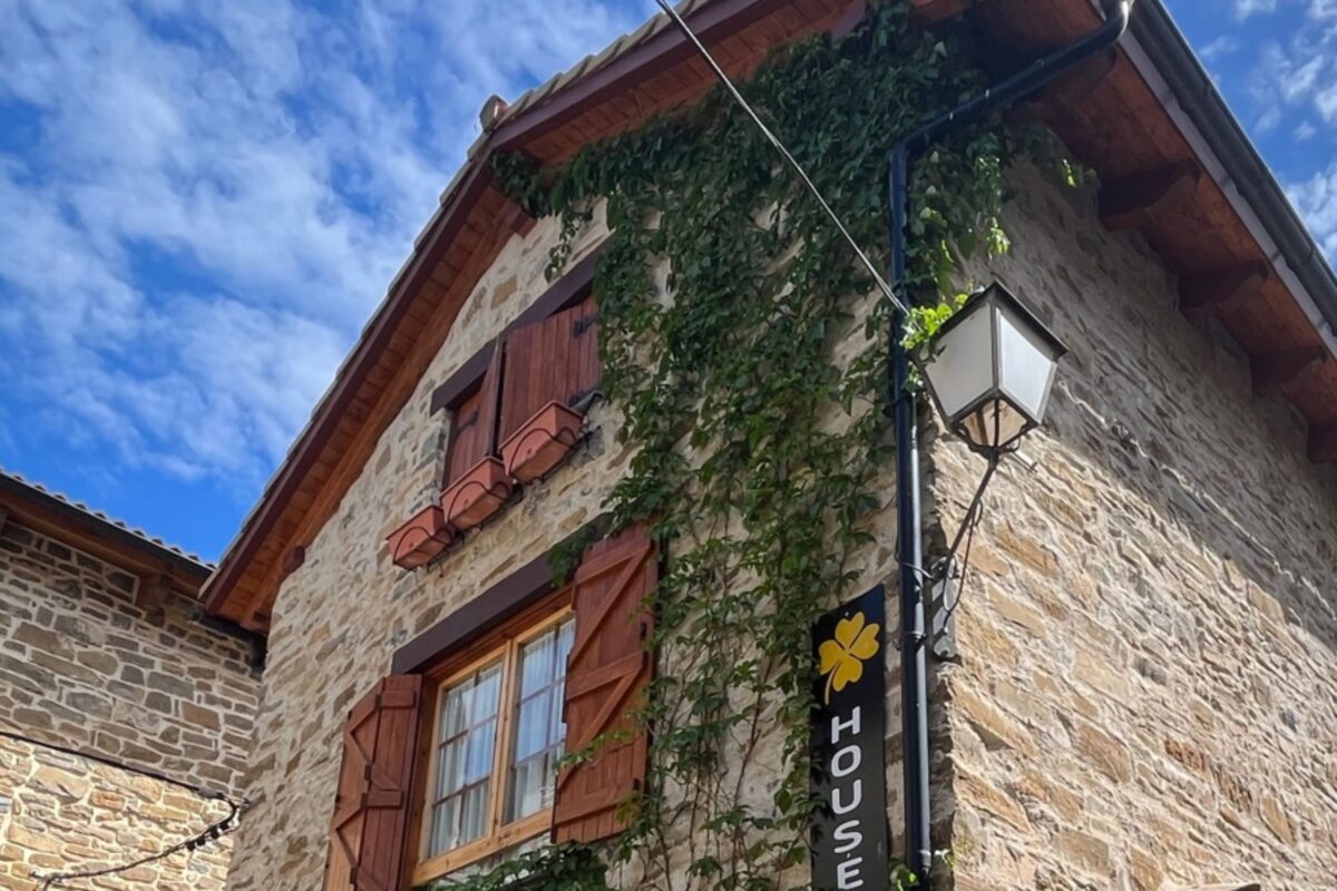 Se trata de una casa rural de alquiler en Biescas (Valle de Tena)